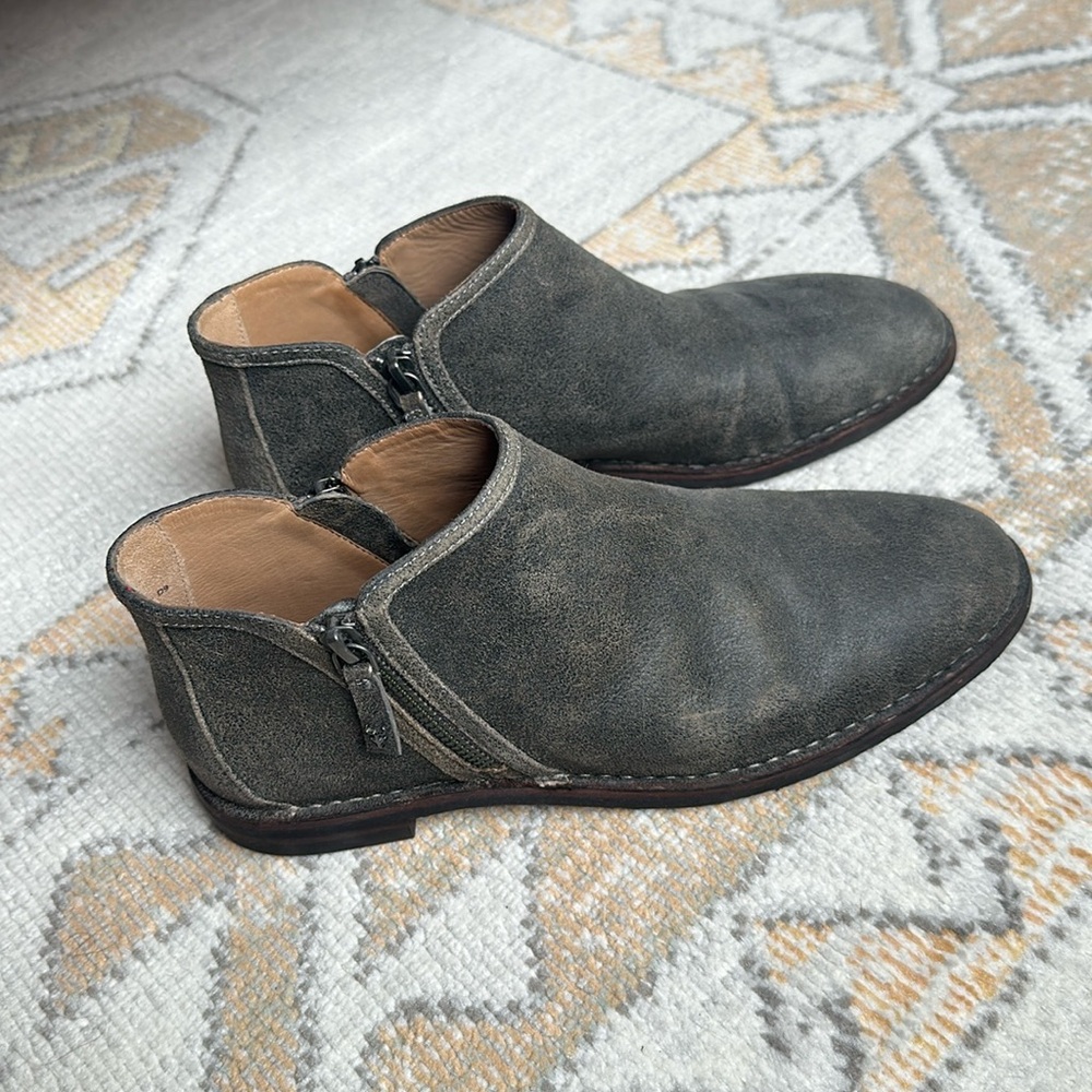 Like new women’s Trask bootie